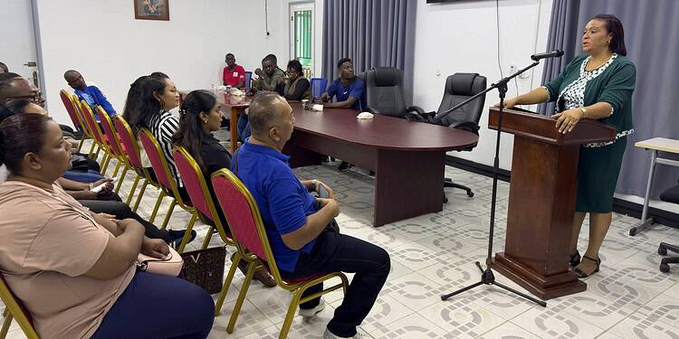 605206667 1282454400581062 1682572269612294598 n Jongeren in Nickerie delen successen en uitdagingen van het SAVB-project, gericht op groei via sport en creativiteit. Lees hoe dit hen sterker maakt. Ontdek het