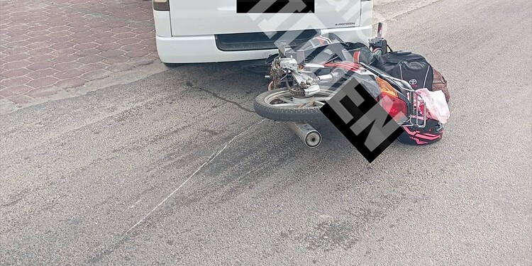 606453703 122334539840001925 6455774046935237855 n Een bromfietser en duorijder raakten gewond bij een aanrijding op de Indira Gandhiweg. Lees verder voor meer details over het ongeluk en het politieonderzoek.