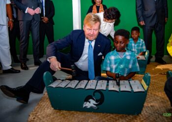 9fcf8895 4840 4b69 bac6 b14cf80ec9cc Het interactief kindermuseum Villa Zapakara heeft dinsdag 2 december 2025 hoog bezoek ontvangen van Hunne Majesteiten koning Willem-Alexander en koningin Máxima.