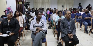 Foto 1 SHTTC geeft kick off trainingsprogramma Leri Fu Feni Wroko 425 gratis trainingsplekken beschikbaar in toerisme en dienstverlening via “Leri Fu Feni Wroko”. Vergroot je kansen op de arbeidsmarkt. Lees verder voor alle details!