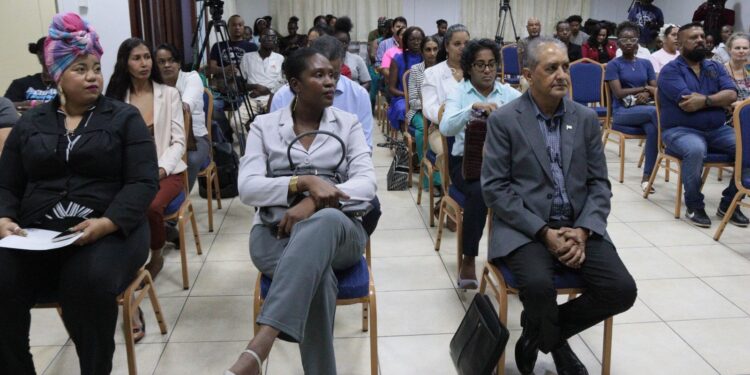 Foto 1 SHTTC geeft kick off trainingsprogramma Leri Fu Feni Wroko 425 gratis trainingsplekken beschikbaar in toerisme en dienstverlening via “Leri Fu Feni Wroko”. Vergroot je kansen op de arbeidsmarkt. Lees verder voor alle details!