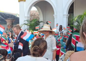 IMG 20251201 WA0006 De Nederlandse koning Willem-Alexander is zojuist, begeleid door president Jennifer Simons, aangekomen op het Presidentieel Paleis in Paramaribo.