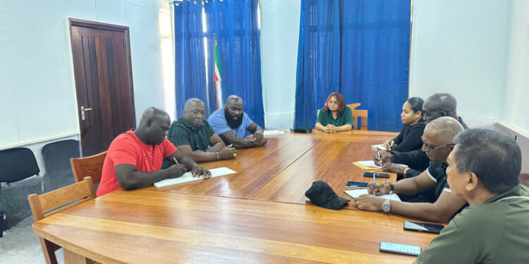 GBB, STINASU, OGS en LBB zetten gezamenlijke handhaving op voor Brownsberg 1 IMG 20251212 WA0040 1536x1152 1 GBB, STINASU, OGS en LBB versterken hun samenwerking om illegale goudwinning in Brownsberg aan te pakken en het natuurpark te beschermen. Lees meer over deze