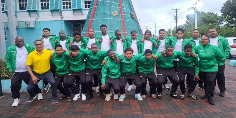 STS Nickerie naar Guyana voor prestigieus internationaal scholenvoetbaltoernooi 1 JOS STS Nickerie vertegenwoordigt Suriname op het internationale KFC Goodwill School Football Tournament in Guyana. Lees hoe dit jonge team zich voorbereidt op deze mooie uitdaging!