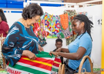 Jong ondernemerschap krijgt stimulans tijdens Ondernemerschap Beurs Braderie 9 President Simons benadrukt het belang van ondersteuning voor jonge ondernemers om te groeien en succesvol te worden. Ontdek hoe zij jongeren inspireert en helpt. Lees