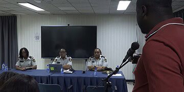 KPS Dennis Aroma, verdachte van een tragische zaak, overleed door zelfdoding in detentie. Lees het volledige verhaal en blijf op de hoogte van de ontwikkelingen.