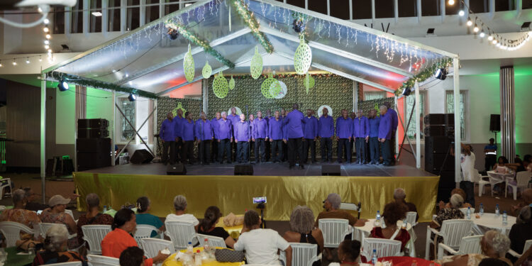 Opbrengst DSB-stands voor SU Aid en zorgafdeling Sint Vincentius Ziekenhuis 1 Mannenkoor Maranatha DSB trapte de feestmaand af met een sfeervolle kerstmarkt en een kinderplein, waarbij de opbrengst naar SU Aid en het Sint Vincentius Ziekenhuis gaat. Lokaal talent en een spectaculaire vuurwerkshow maakten het jubileum extra bijzonder - Lees meer en laat een reactie achter...