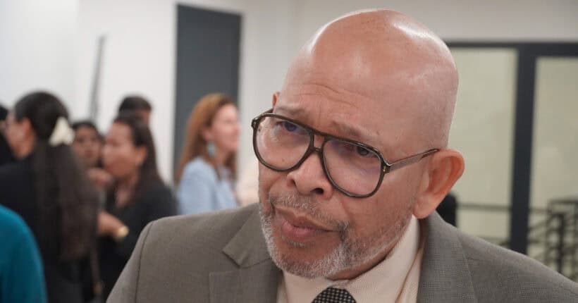 Minister Dick Currie 2 Leerkrachten maken zich zorgen over politieke benoemingen en de impact op het onderwijs. Benieuwd naar hun visie en verwachtingen? Lees het volledige artikel voor meer