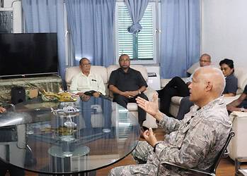 Minister Ramsaran Onderhoudswerkzaamheden Chetak helikopters gestart3 De onderhoudswerkzaamheden aan de Chetak-helikopters zijn gestart en herinzet wordt verwacht in 2026. Ontdek hoe de Luchtmacht samen sterker wordt. Lees meer!