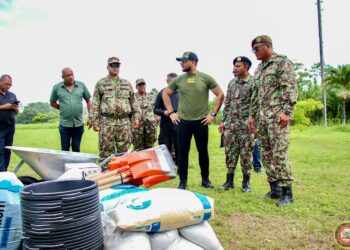 Minister Ramsaran pleegt concrete investeringen in agrarisch bedrijf Defensie3 scaled Minister Ramsaran versterkt het agrarisch bedrijf van Defensie met nieuwe middelen en start het Von Freyburg-project voor educatie en recreatie. Lees meer over deze mooie