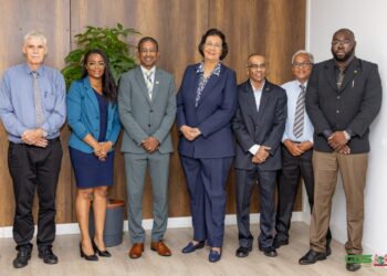 Landvreugd voorzitter onderhandelingsorgaan overheid: arbeidsafspraken met vakbonden mogen economie niet schaden 1 Onderhandelingsorgaan van de overheid heeft nieuwe bemensing 4 Delano Landvreugd is benoemd tot voorzitter van het Onderhandelingsorgaan Overheid, met aandacht voor economie en arbeidsvoorwaarden. Lees verder voor meer details over deze belangrijke stap.