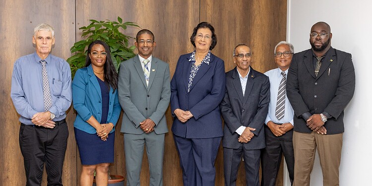 Onderhandelingsorgaan van de overheid heeft nieuwe bemensing 4 Delano Landvreugd is benoemd tot voorzitter van het Onderhandelingsorgaan Overheid, met aandacht voor economie en arbeidsvoorwaarden. Lees verder voor meer details over deze belangrijke stap.