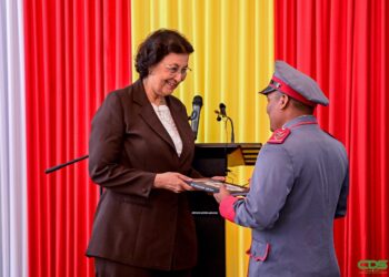 Regering ontvangt ontwikkelingsplannen dorpsgemeenschappen 6 President Simons benadrukt de groeiende rol van dorpen in hun eigen ontwikkeling en bestuur. Ontdek hoe deze plannen bijdragen aan duurzame vooruitgang in Suriname. Lees