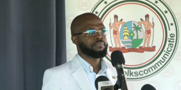 Screenshot 2025 12 12 002446 Minister Misiekaba benadrukt het belang van moderne voorlichting en uitbreiding van testlocaties om hiv te bestrijden. Lees verder voor meer details en acties.