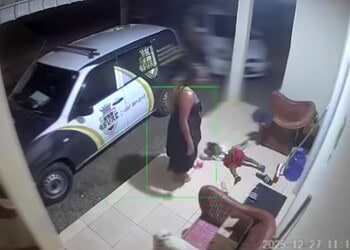 Screenshot 2025 12 31 090842 Een moeder is aangehouden na mishandeling van haar 1-jarige dochter, vastgelegd in een viraal filmpje. Lees verder voor meer informatie en steun kinderbescherming.