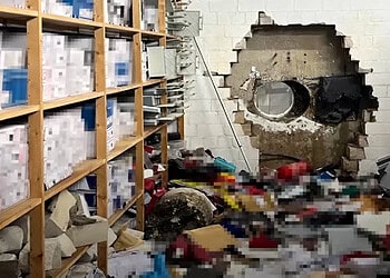 Screenshot 2025 12 31 093746 Tijdens de kerstperiode werd bij een Duitse bank een miljoenenroof gepleegd uit safeloketten. Bezorgde klanten zoeken antwoorden. Lees het volledige verhaal voor meer details.