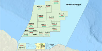 Suriname Offshore Acreage Blocks Map 041125 PETRONAS heeft de eerste van vier exploratieputten in Blok 52 succesvol afgerond, met bemoedigende resultaten en lokale betrokkenheid. Lees meer over deze mijlpaal!