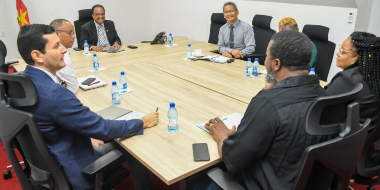 IDB-missie bespreekt met VP Rusland hervorming pensioenstelsel 1 WhatsApp Image 2025 12 05 at 14.51.17 b47392bb Een team van experts onderzoekt het complexe Surinaamse pensioenstelsel met steun van de IDB. Vicepresident Rusland benadrukt het belang van een toekomstbestendig beleid en roept op tot voortzetting van de hervormingen - Lees meer en laat een reactie achter...