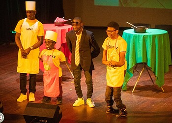 WhatsApp Image 2025 12 06 at 13.52.55 6e2aceb5 Vicepresident Gregory Rusland benadrukte in Theater Thalia het belang van inclusie en betere faciliteiten voor mensen met een beperking, na een indrukwekkende voorstelling waarin talent en kunst zonder grenzen werden getoond - Lees meer en laat een reactie achter...