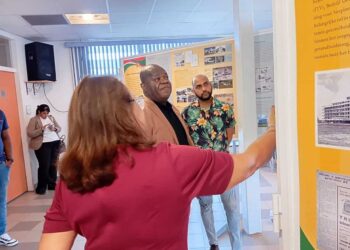 WhatsApp Image 2025 12 18 at 4.59.52 PM De expositie over vijftig jaar Srefidensi benadrukt het belang van het Nationaal Archief Suriname voor onze geschiedenis. Ontdek meer over deze bijzondere afsluiting in het