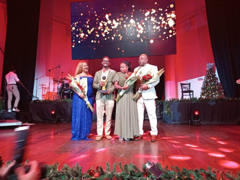 WhatsApp Image 2025 12 20 at 11.23.21 PM Jael en Jair Aarland winnen met “No Wan Tan” de Suripop Christmas Show dankzij Charissa Vliese’s indrukwekkende zang. Ontdek het verhaal achter dit bijzondere kerstlied