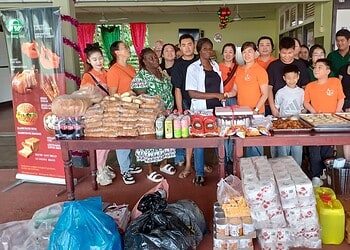 WhatsApp Image 2025 12 28 at 10.22.31 PM Suwang Foods steunt opnieuw sociale instellingen in Suriname met donaties en maaltijden. Ontdek hoe zij samen met partners een verschil maken in de gemeenschap. Lees