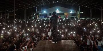 WhatsApp Image 2025 12 30 at 6.30.27 PM SMFL en Psycho vieren een succesvol 2025 vol groei, internationale doorbraken en mooie samenwerkingen. Ontdek hun inspirerende verhaal en plannen voor 2026 in het volledige