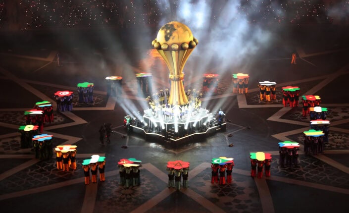 b25lugb1054 Burkina Faso wint spectaculair met twee doelpunten in blessuretijd, terwijl Algerije, Ivoorkust en Kameroen ook zegevierden. Lees verder voor alle hoogtepunten!