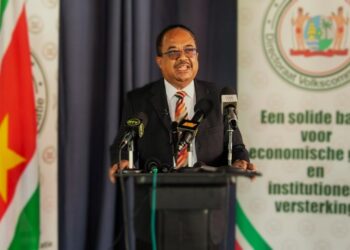 Na kritiek op Ballroom Prince: Rusland verdedigt keuze en benadrukt zuinig gebruik van externe locaties 1 gregory rusland vicepresident Vicepresident Rusland legt uit waarom externe locaties soms nodig zijn voor overheidsactiviteiten en benadrukt zuinigheid. Lees verder voor meer inzicht in deze afwegingen.