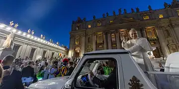 jubileeofyouthwelcomemass7072925 Paus Leo XIV roept op tot vrede, mededogen en zorg voor de armen in zijn kerstboodschap. Ontdek zijn inspirerende woorden en vier mee. Lees het