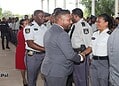 170 politieambtenaren bevorderd naar hogere rang 2 kps bevorderingen 170 politieambtenaren zijn recent bevorderd binnen het Korps Politie Suriname. Lees verder en ontdek hoe zij hun nieuwe verantwoordelijkheden tegemoet gaan.