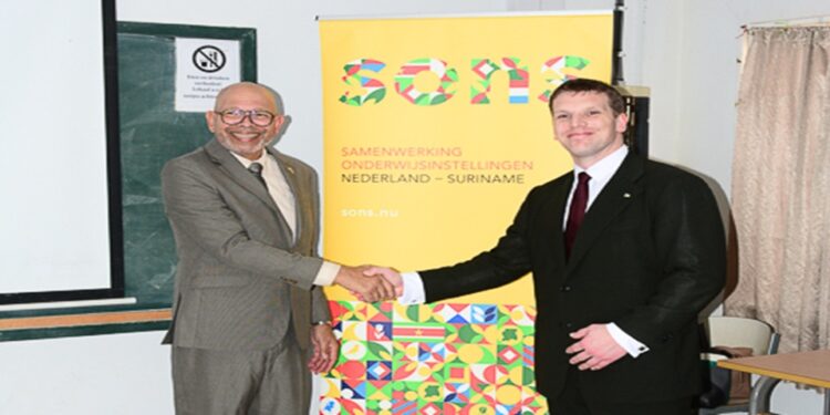 minowc sons 1 Suriname en Nederland hebben tijdens het staatsbezoek van het Nederlandse koninklijk paar het platform Samenwerking Onderwijsinstellingen Nederland – Suriname (SONS) gelanceerd.