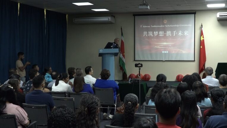 scholarship Acht Surinaamse studenten ontvingen beurzen voor hun uitmuntende prestaties in de Chinese Bridge competitie. Ontdek hun inspirerende verhaal en kansen voor de toekomst. Lees meer!
