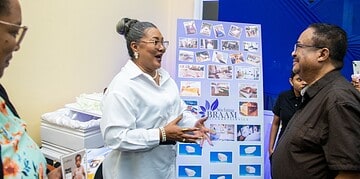 thumbnail finabank 2 Bijna 70% van de afgestudeerden van Finabank Academy is vrouw, een mooie stap voor Surinaamse ondernemers. Lees het inspirerende verhaal achter deze prestatie.