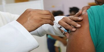 vaccinatie Paho 1 PAHO waarschuwt voor stijging van griepvariant A(H3N2) en benadrukt vaccinatie en waakzaamheid, vooral voor kwetsbaren. Lees verder voor belangrijke tips en adviezen.
