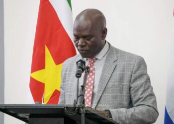 zijne majesteit koning willem alexander en hare majesteit koningin maxima 18 BEP-fractieleider Ronny Asabina heeft tijdens de buitengewone vergadering van De Nationale Assemblée (DNA) gepleit voor het openbaar en digitaal beschikbaar maken van alle archieven over de gezamenlijke geschiedenis van Suriname en Nederland.