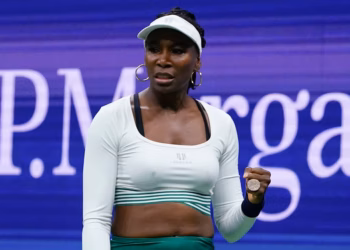 261bf8d0b4a12e16b0f0c20428b30483Y29udGVudHNlYXJjaGFwaSwxNjcxNTIxNTI5 2.70322838 Venus Williams keert op 45-jarige leeftijd terug op de Australian Open en schrijft geschiedenis als oudste deelneemster. Lees meer over haar bijzondere comeback en voorbereiding.