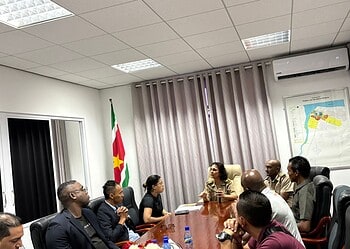 Indiase grant van ruim US$ 750.000 voor renovatie zwembad en indoor stadion in Nickerie 1 3d10e35e 0418 4674 b27d 0e38f056d8fd Het ministerie start met de renovatie van twee sportvoorzieningen in Nickerie om achterstallig onderhoud weg te nemen en de veiligheid ....