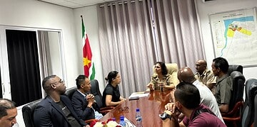 3d10e35e 0418 4674 b27d 0e38f056d8fd Het ministerie start met de renovatie van twee sportvoorzieningen in Nickerie om achterstallig onderhoud weg te nemen en de veiligheid ....