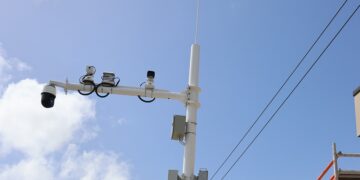 495433546 728205439878647 6139233746889559360 n e1769602024599 Het directoraat e-Government meldt dat er de afgelopen dagen sprake is van een reeks gerichte vernielingen aan het Safe City-netwerk. De melding werd gedaan op dinsdag 27 januari 2026. Directeur Llydion Dalfour zegt dat op verschillende plekken distributiekabels zijn doorgeknipt, met als gevolg dat camera’s op die locaties niet (volledig) functioneren.