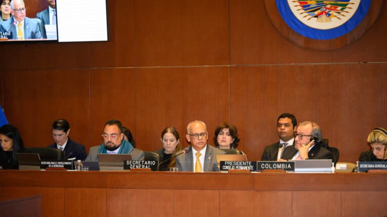 55026422477 600fd33b74 k OAS-secretaris Ramdin roept op tot gezamenlijke actie voor vrede en democratie in Venezuela. Ontdek hoe de organisatie bij wil dragen aan stabiliteit en dialoog. Lees