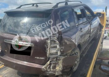 611632302 122338020392001925 1620996162803321110 n e1767709639328 Een automobilist kreeg vermoedelijk een hartaanval en veroorzaakte een botsing met drie voertuigen in Wanica. Gelukkig raakte niemand gewond. Lees het hele verhaal hier.