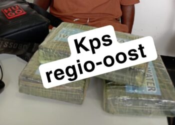 615271413 821958367512211 6632171660859020047 n e1768139279431 Bij een algehele controle van het voertuig trof de politie een hoeveelheid drugs en werktuigen aan die in de auto waren verborgen. De bestuurder, aangeduid met de initialen V.E.G., is daarop aangehouden op verdenking van overtreding van de Wet op Verdovende Middelen en voorgeleid aan een hulpofficier van justitie.
