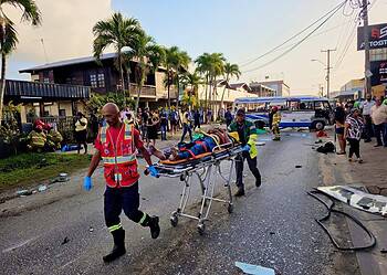 616308882 994654549815056 8736304605065512140 n President Simons en minister Monorath betuigen hun medeleven na een zwaar ongeluk met doden en gewonden. Lees verder voor alle