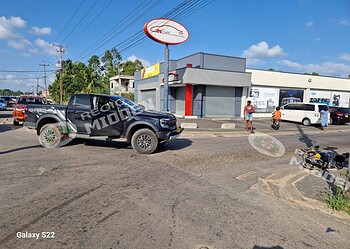 617008552 122340477656001925 7078532291817485203 n Een bromfietser raakte gewond bij een botsing met een pick-up in Wanica en is naar het ziekenhuis gebracht. Lees verder