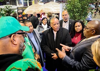 Ambassadeur Panka Publiek private samenwerking onmisbaar voor toekomst toerisme 2 Nederland blijft volgens de ambassadeur al jaren de grootste herkomstmarkt voor toeristen die Suriname bezoeken. Dat vraagt om een consequente en doordachte aanwezigheid op platforms zoals de Vakantiebeurs. Panka benadrukt dat zichtbaarheid, relatiebeheer en productontwikkeling in Nederland daarom structureel aandacht moeten krijgen. Daarbij hoort ook het blijven vernieuwen van het toeristisch aanbod en het beter afstemmen op de verwachtingen van de Nederlandse markt.