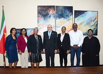 Virginia Asin-Oostburg nieuwe voorzitter ADEKUS; ministerie wil modernisering hoger onderwijs 2 MINOWC-BCMKafiluddistraat