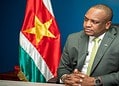 Buitenlandse Zaken zet in op assertieve en proactieve diplomatie 1536x1021 1 Het buitenlands beleid van Suriname krijgt onder de regering-Simons/Rusland een vernieuwde focus. Minister Melvin Bouva van Buitenlandse Zaken, Internationale Handel en Samenwerking (BIS) stelt dat op instructie van de president en vanuit zijn beleidsvisie meer nadruk wordt gelegd op het daadwerkelijk versterken van Surinames buitenlandse zichtbaarheid.
