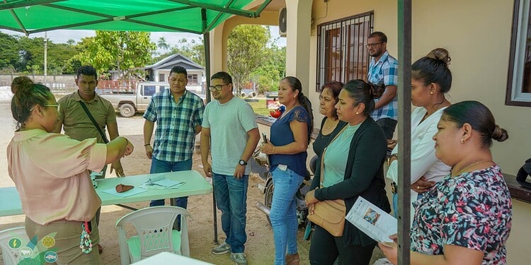 DSC01102 23 1536x864 1 In het district Para is op 22 januari 2026 een leer- en uitwisselingsdag gehouden voor landbouwers. De activiteit werd gefaciliteerd door WUSC-Caribbean binnen het SAC-Project Suriname, in samenwerking met Stichting Vonzell en het ministerie van Landbouw, Veeteelt en Visserij (LVV).