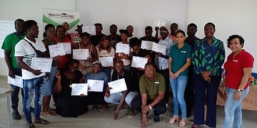 Foto SPWE sluit workshop Orientatie op ondernemerschap succesvol af in Albina De Stichting Productieve Werkeenheden (SPWE) heeft in Albina de gratis workshop ‘Oriëntatie op ondernemerschap’ afgerond. Achttien van de twintig deelnemers ontvingen op zaterdag 24 januari 2026 een certificaat. Met de training wil SPWE vakgeschoolde deelnemers begeleiden naar zelfstandig ondernemerschap.